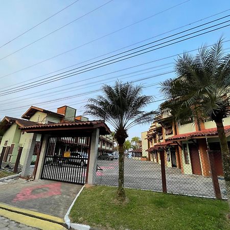 Pe Na Areia Na Praia Das Toninhas - Villagio 24 Porto Feliz Ubatuba Extérieur photo